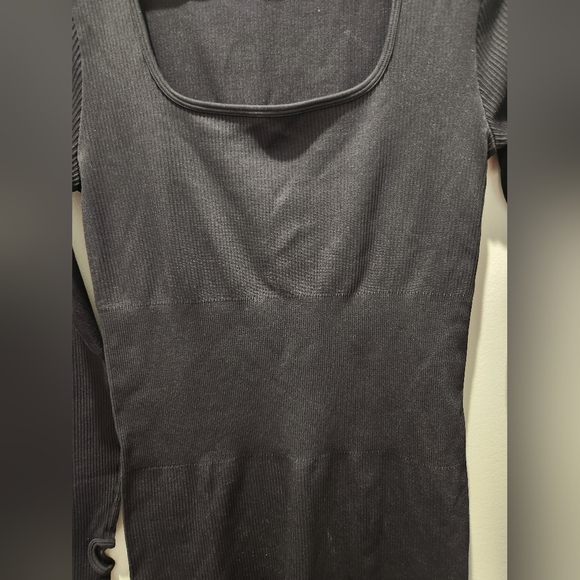 OQQ unitard sz lg heavy enough for winter and can be layered with a cropped top - Picture 2 of 7